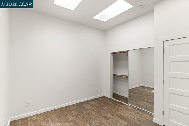 Building Photo - 646 Hegenberger Rd