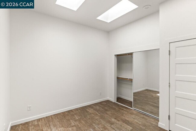 Foto del edificio - 646 Hegenberger Rd