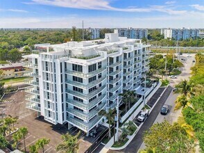 Building Photo - 13800 Highland Dr