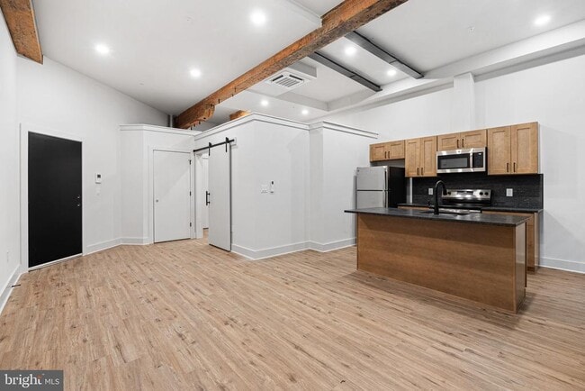 Building Photo - 201 Leverington Ave