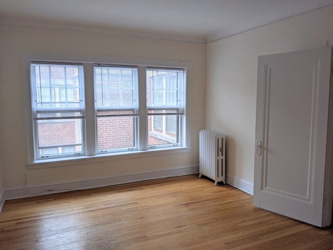 Living room - 727 Hinman Ave