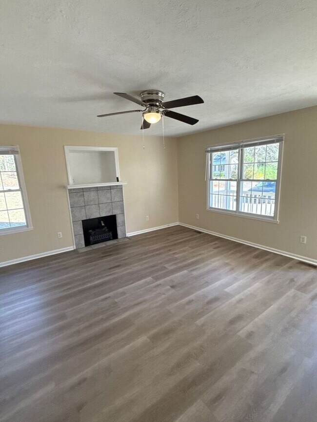 Foto del edificio - 517 N Pine Ln