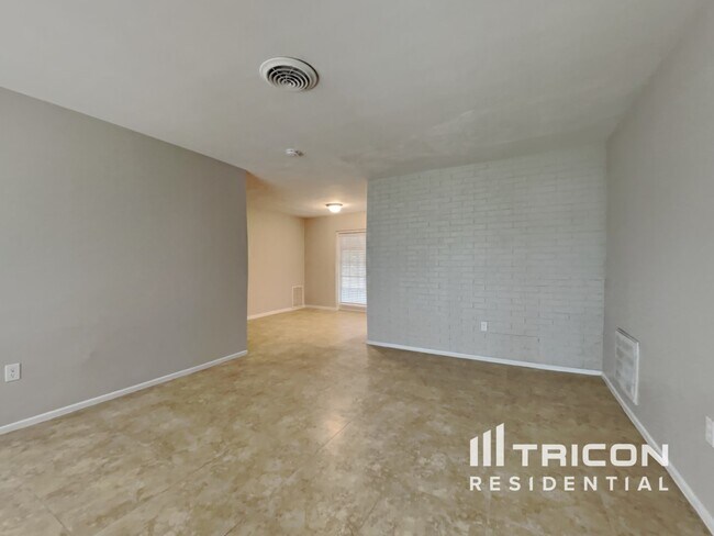 Building Photo - 3708 Lei Dr