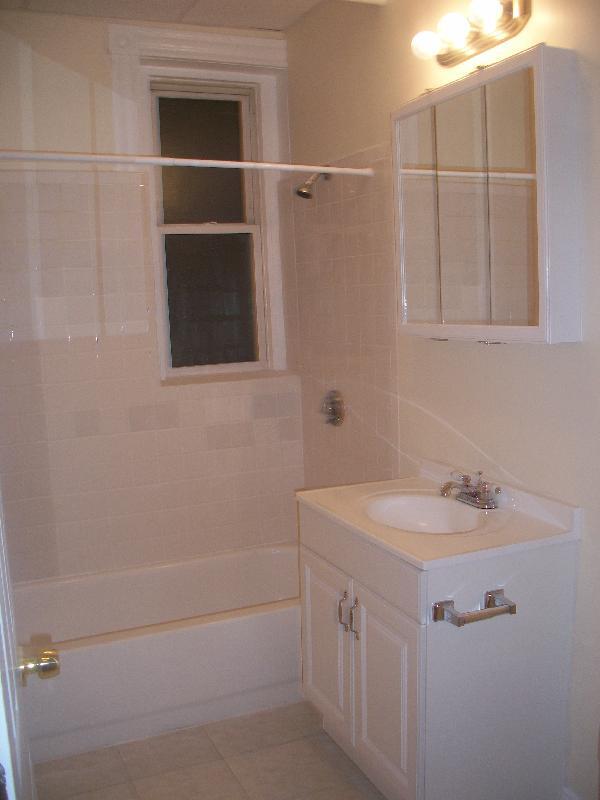 Building Photo - 466 Park Dr