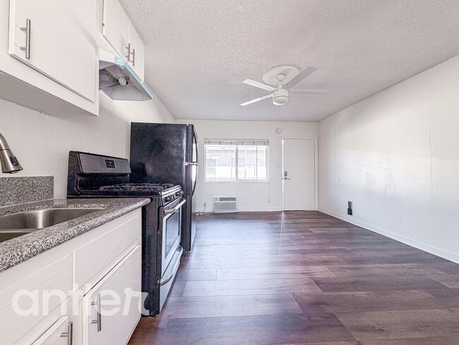 Building Photo - 9014 Orion Ave