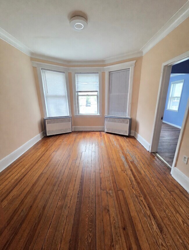 Building Photo - 364 Woodlawn Ave