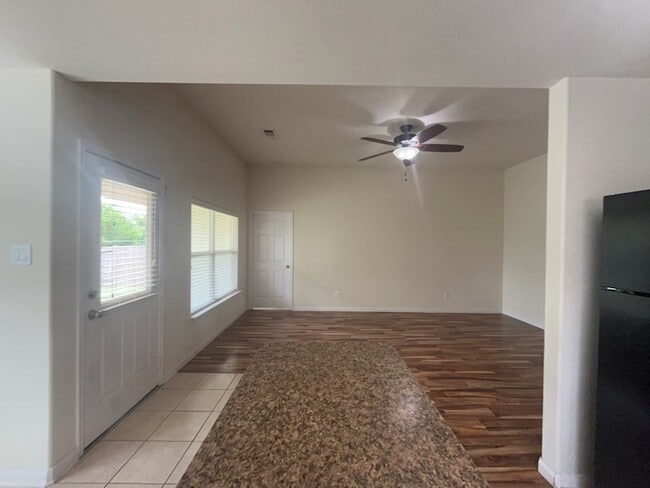 Building Photo - 10009 Iron Ridge Dr