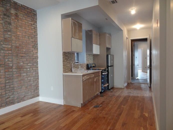 Building Photo - 35 Rogers Ave