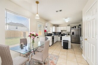 Building Photo - 1807 Live Oak Hill St