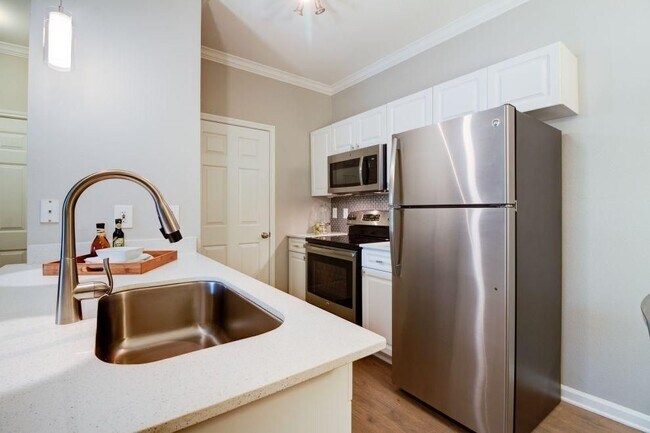 Foto del edificio - 13460 Lyndhurst St