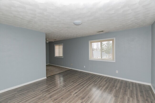 Building Photo - 3430 Holiday Ct