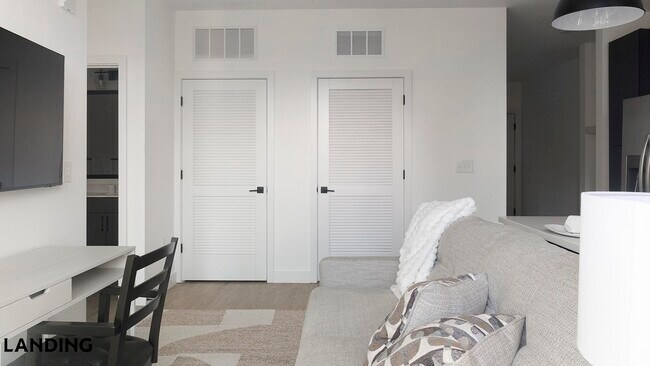 Foto del edificio - 1007 S Mint St