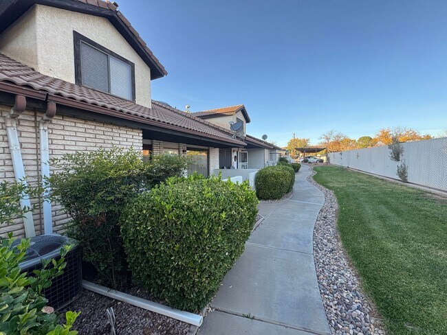 Building Photo - Downtown 2 bedroom with Loft!