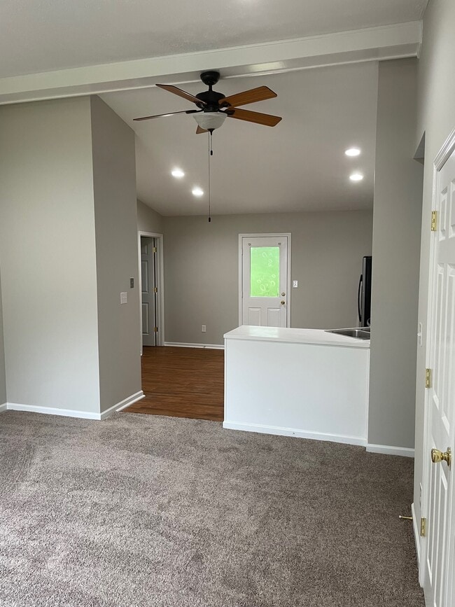 Building Photo - 10770 N Park Ave