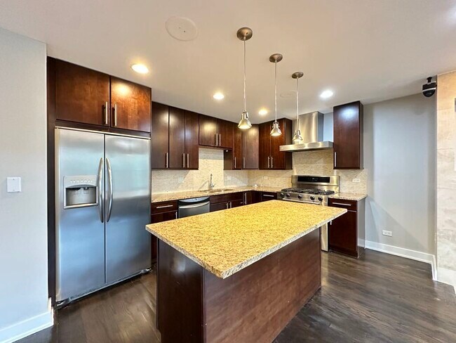 Foto del edificio - 907 N Damen Ave