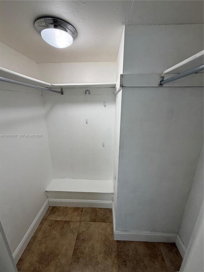 Foto del edificio - 5199 NW 7th St