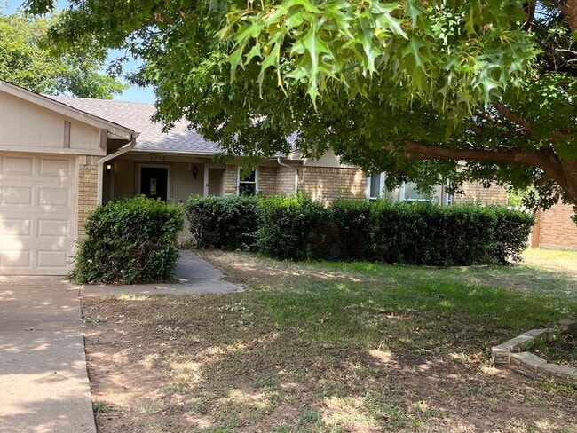 Foto del edificio - 4 Bedroom 2 Bath 2 Car Garage in Arlington - Excellent Location