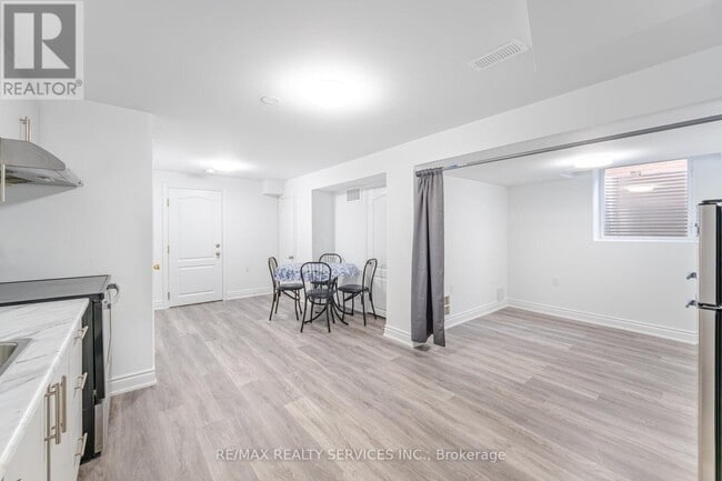 Building Photo - 26 Vodden St W