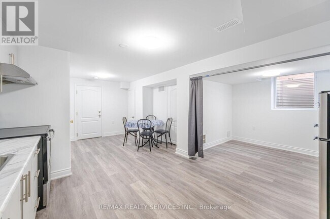 Photo du bâtiment - 26 Vodden St W