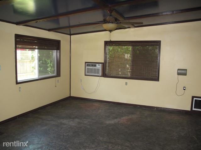 Building Photo - 3 br, 2 bath House - 4700 S. Austin