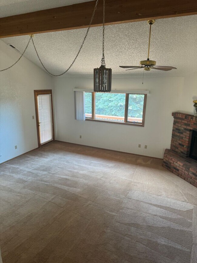 Building Photo - AVAILABLE SOON! Charming 2-Bedroom, 2-Bath...