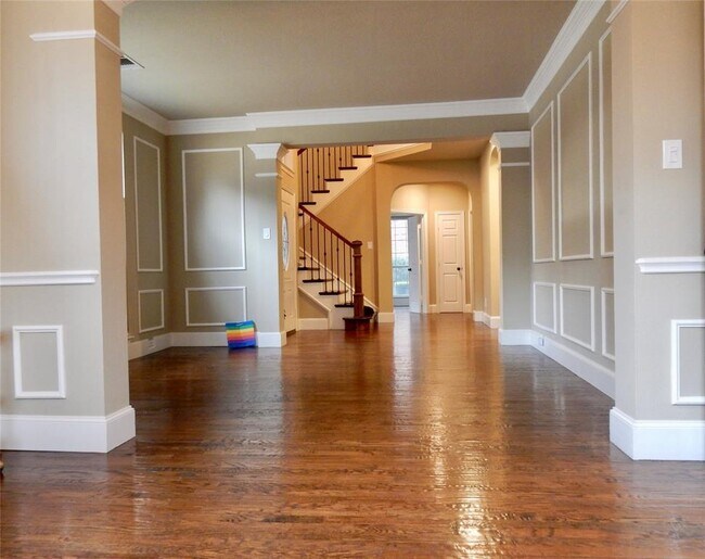 Building Photo - 6113 Glenhollow Dr