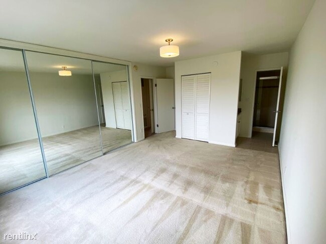 Building Photo - 2 br, 2 bath Condo - 1930 N Vermont Ave