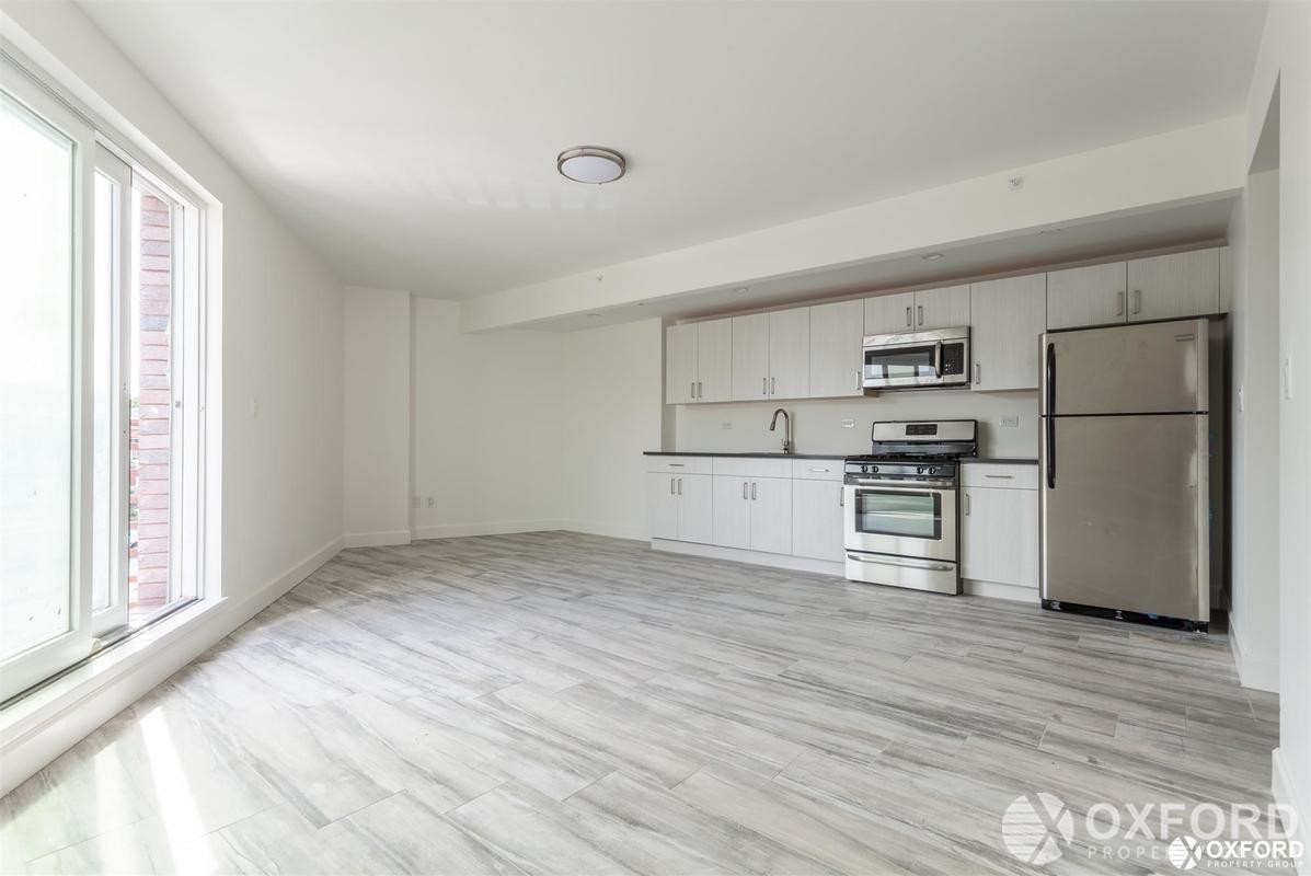 Foto principal - 106 Remsen Ave