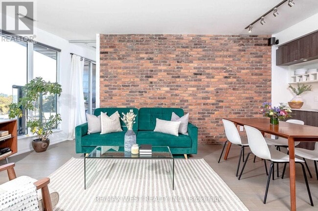 Building Photo - 138 St Helens Ave