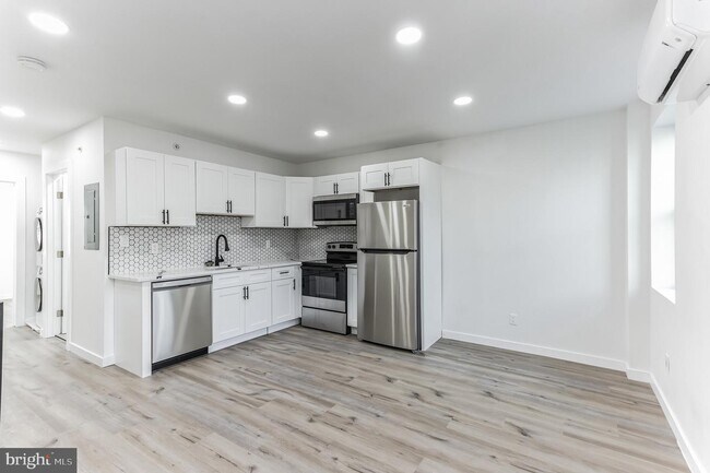 Building Photo - 5524 Matthews St