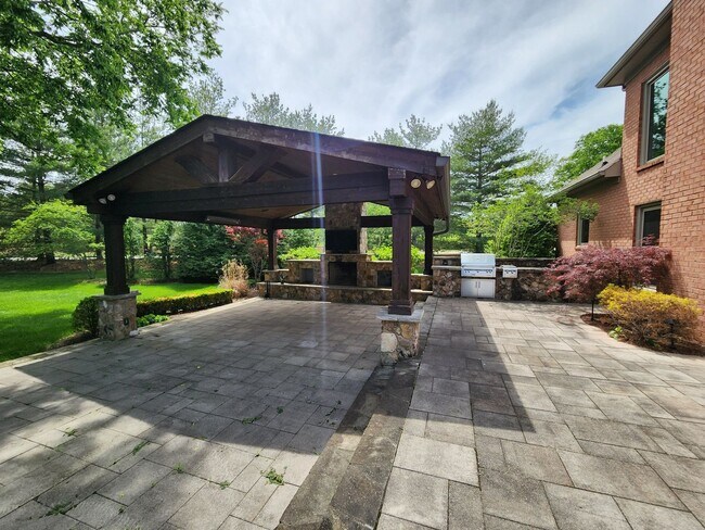 Foto del edificio - Gorgeous 4/3.5 with amazing back patio!