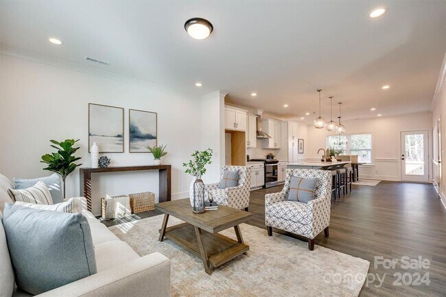 Building Photo - 1241 Eastway Dr