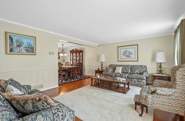Foto del edificio - Charming Home! 4 Bedroom 2.5 Bathroom - Hopewell