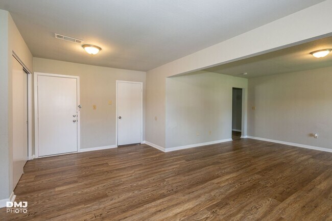Foto del edificio - 3140 Boyd Ave