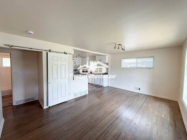Foto del edificio - 10699 Carrol Ln