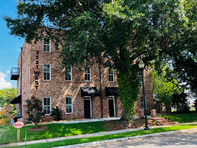 Building Photo - 231 West Ave