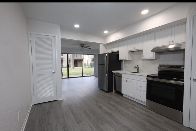 Foto del edificio - 12900 Walden Rd