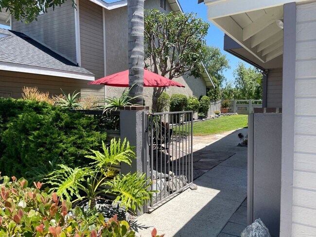 Building Photo - Best in Class! - super nice single family ...