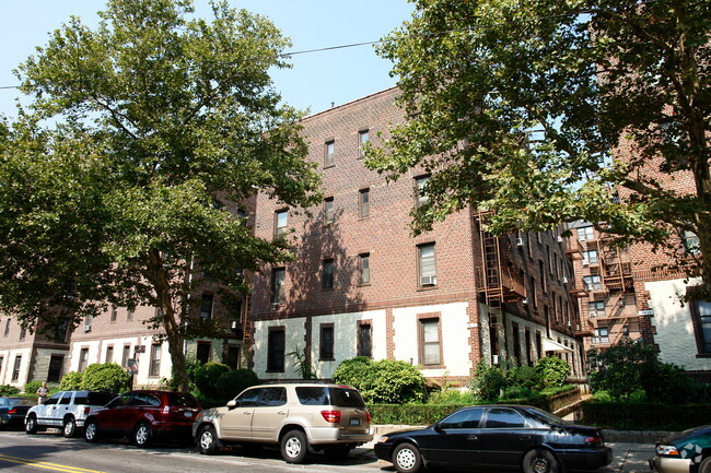 Building Photo - 14447 Roosevelt Ave