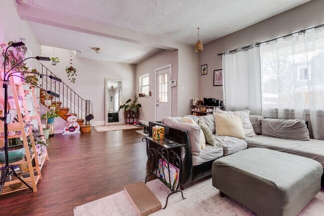 Building Photo - AVAILABLE AUGUST - Check out this 3 bedroo...