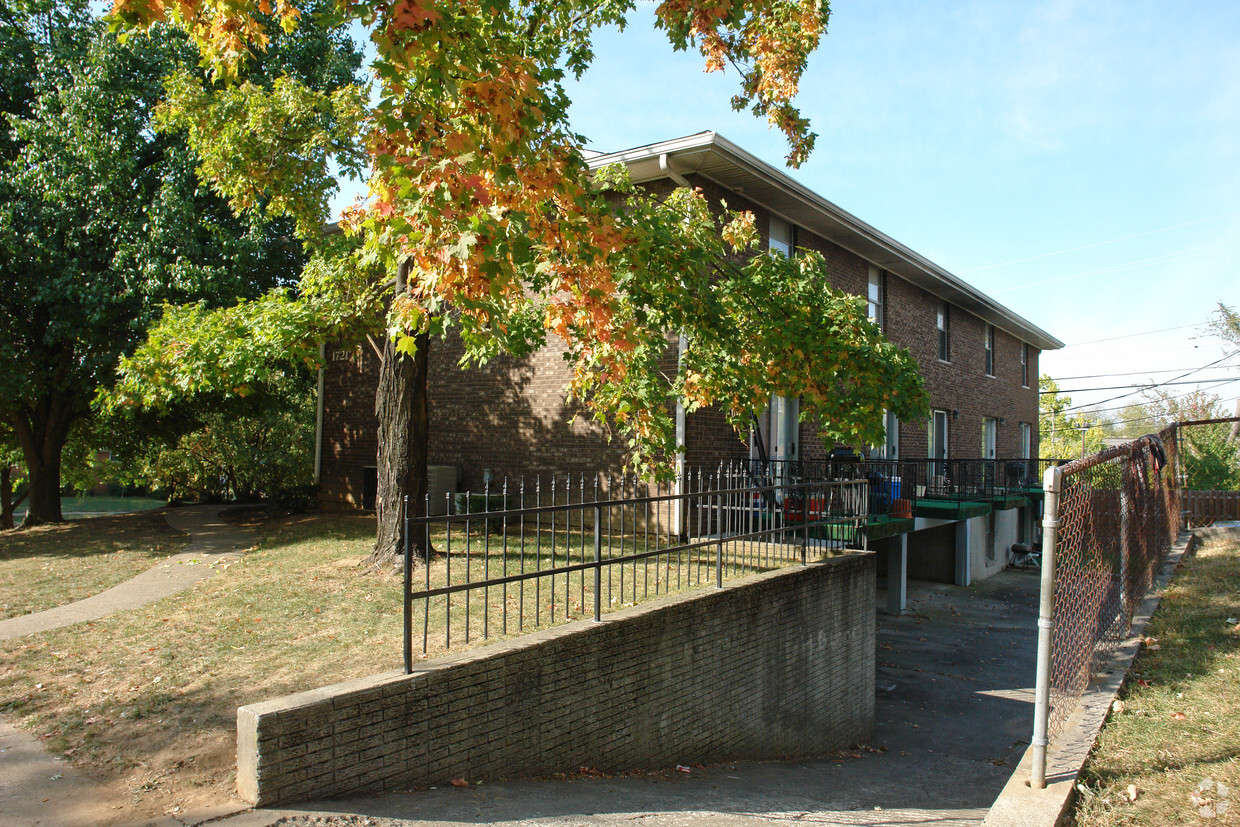 Building Photo - 1721 Hill Rise Dr