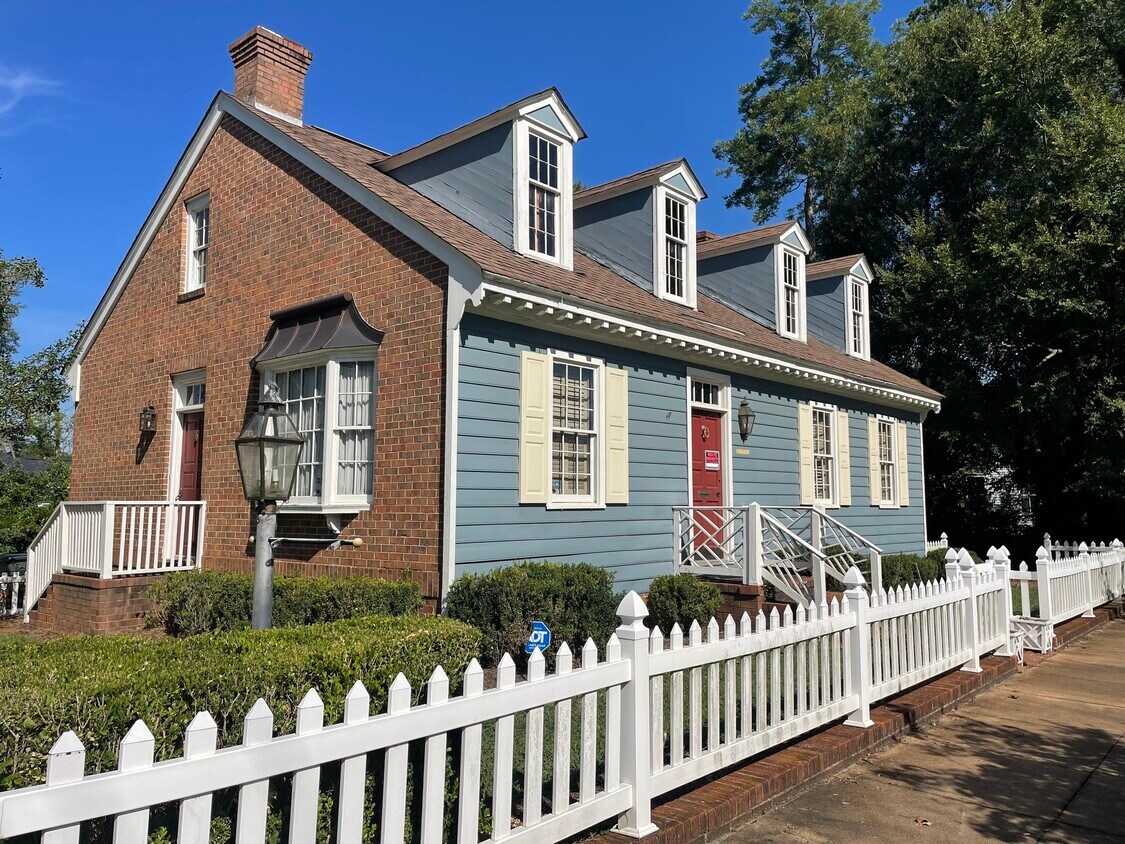 Primary Photo - 300 N Jefferson St NE