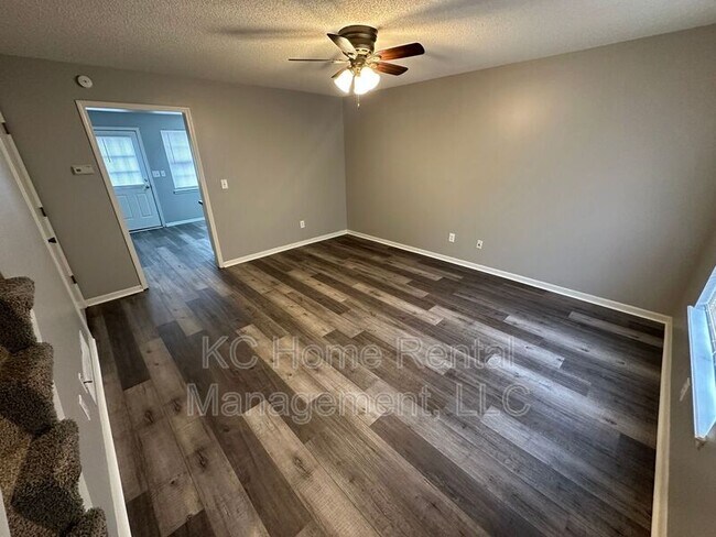 Building Photo - 808 SW Meadowridge Dr