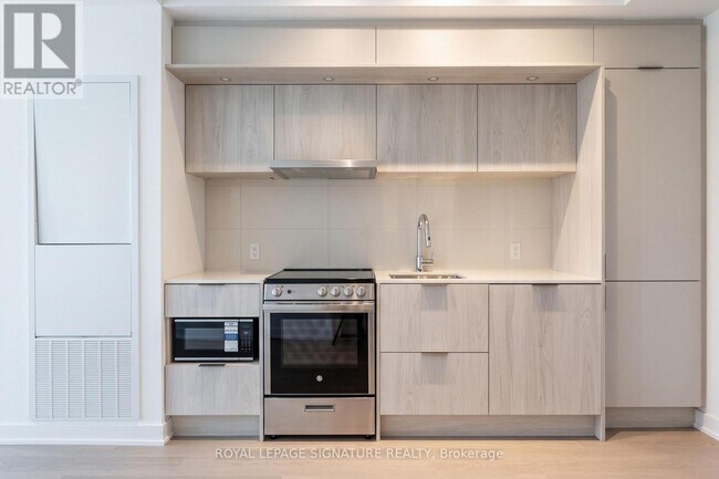 Photo du bâtiment - 448 Burnhamthorpe Rd W