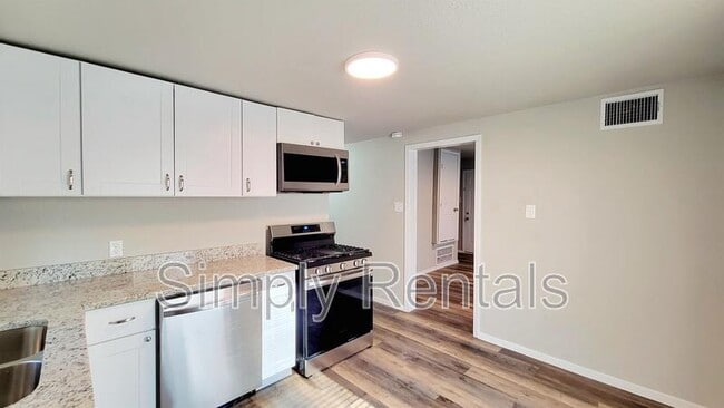 Building Photo - STANFORD 1221