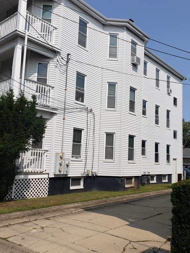Building Photo - 15 Starkey Ave