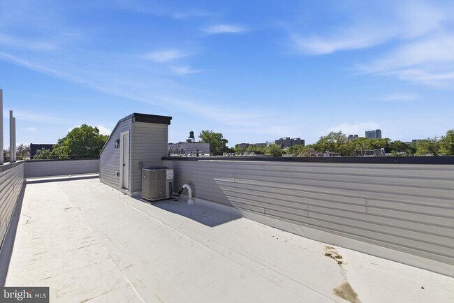 Building Photo - 2310 N Sydenham St
