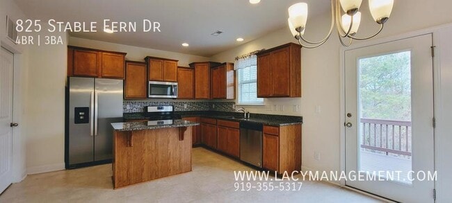 Building Photo - 825 Stable Fern Dr