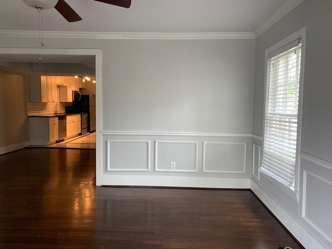 Building Photo - 2423 Woodhead St