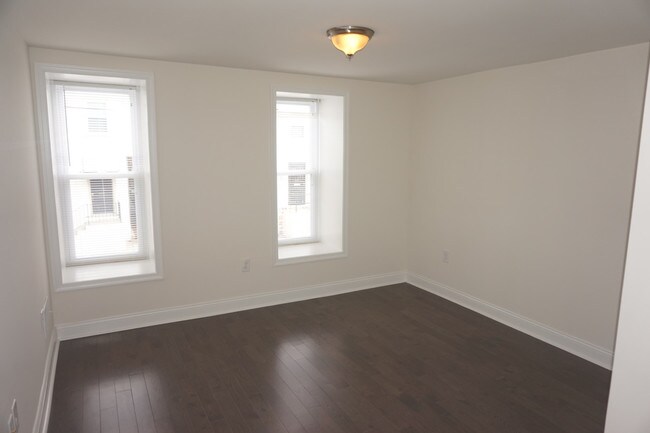 Building Photo - 4742 Umbria Street